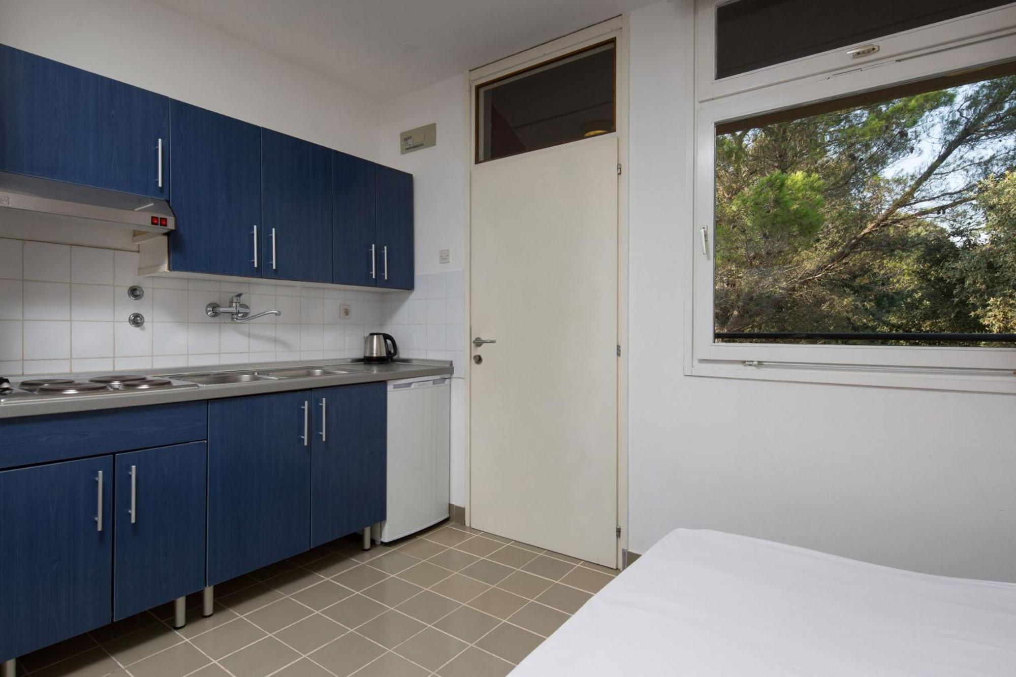Lanterna Aparthotel 2*